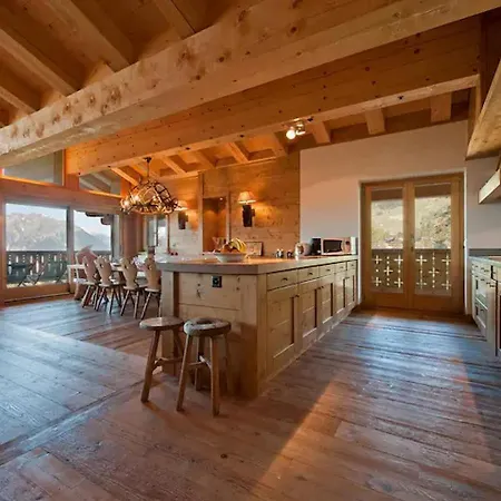 Apartment 4bdr Luxury Penthouse With Stunning Views